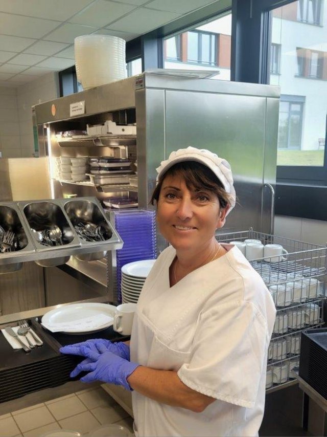 Portrait: Ayse, Küchenmitarbeiterin, Klinik Immenstadt